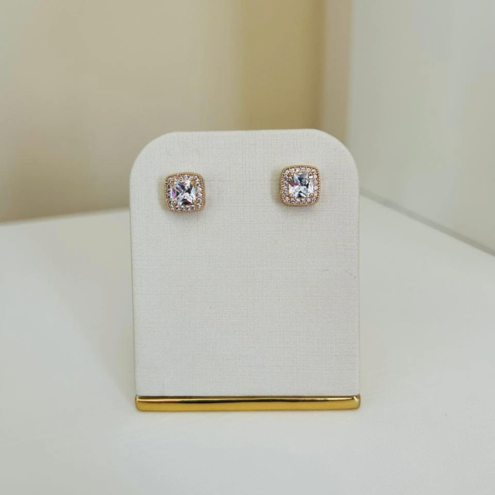 Brinco Dior Quadrado com Pérola e Zircônias Folheado Ouro 18k