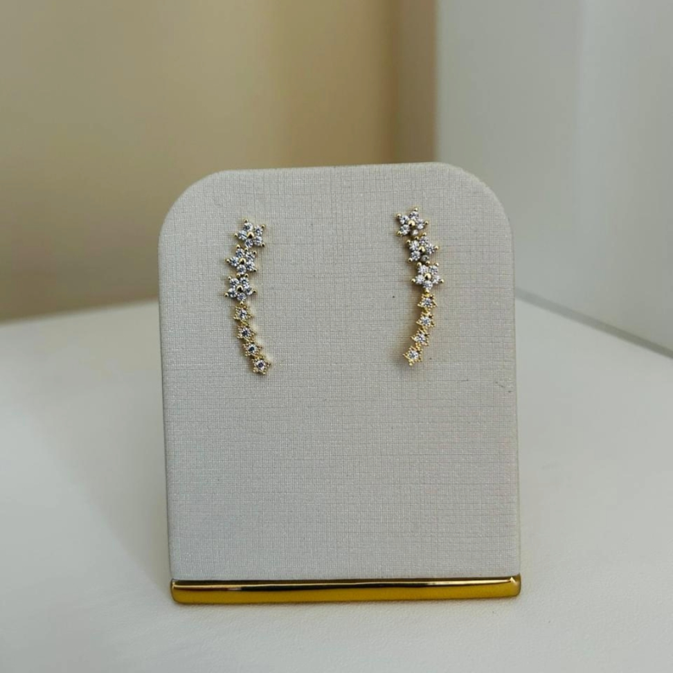 Brincos Ear Cuff Cascata de Flores de Zircônias Folheado a Ouro 18K