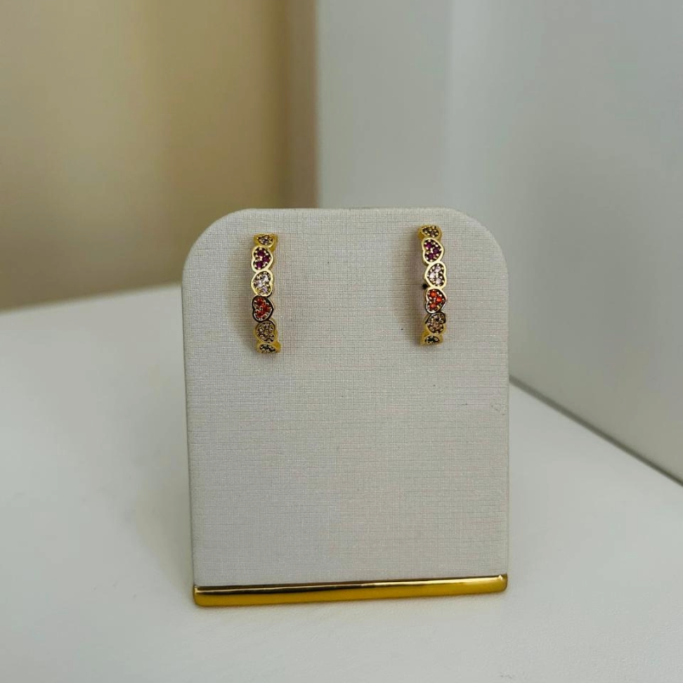 Brincos Ear Cuff Coração Zircônias Coloridas Folheado a Ouro 18K
