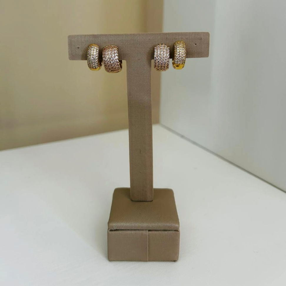 Brinco Argola 5 Filetes Zircônias Folheado a Ouro 18k