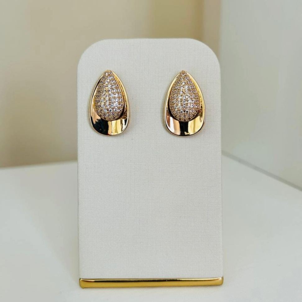 Brinco Médio 2 Gotas Zircônias Folheado a Ouro 18k