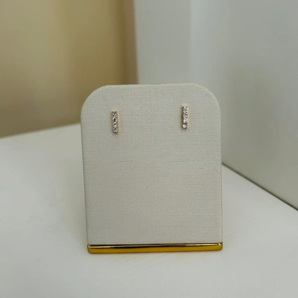 Brinco Palito Cravejado em Zircônias Folheado Ouro 18K