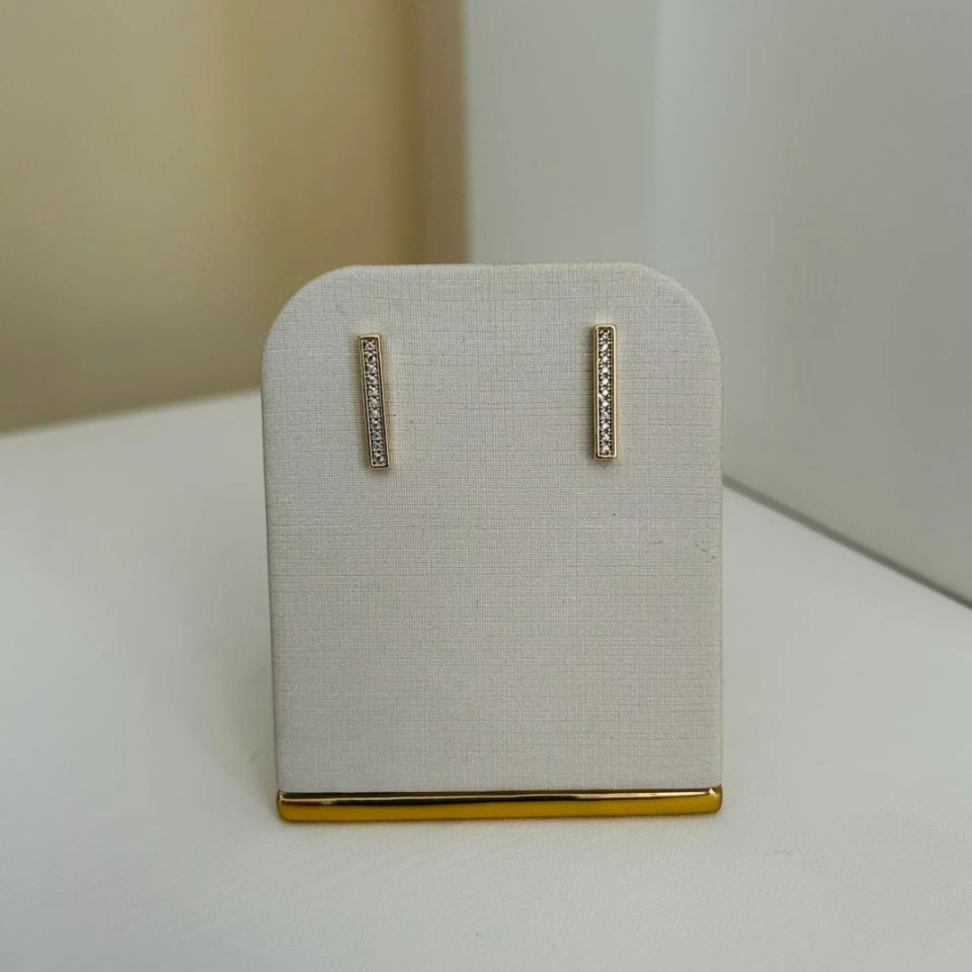 Brinco Palito Médio Cravejado Zircônia Folheado a Ouro 18K