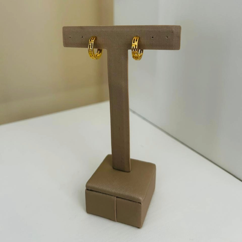 Brinco Argola Lisa Detalhes Vazados Folheado Ouro 18k