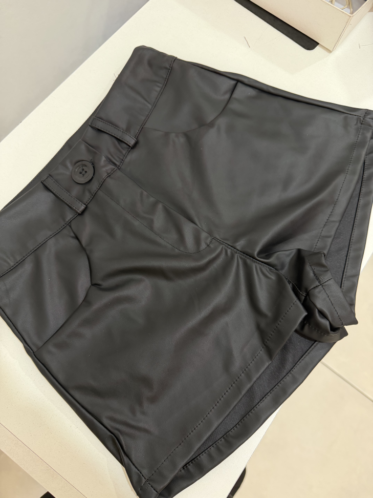 Mini Shorts Couro
