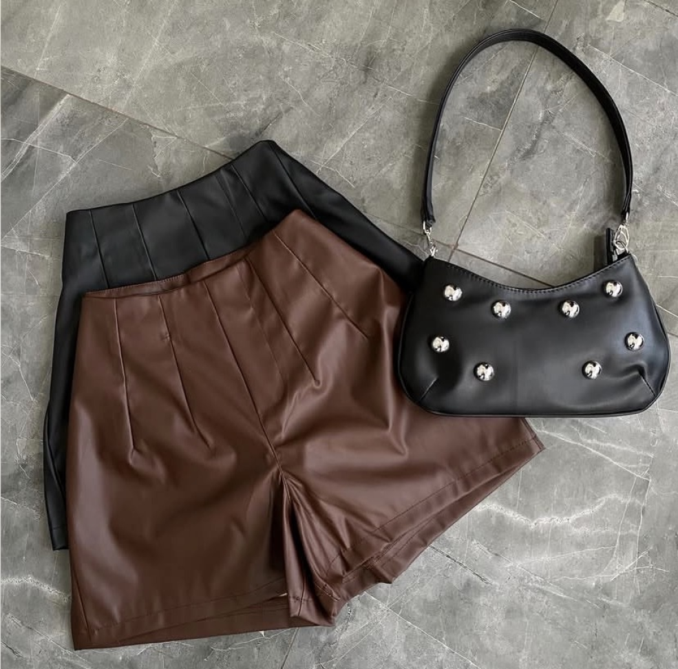 Shorts Couro Marrom