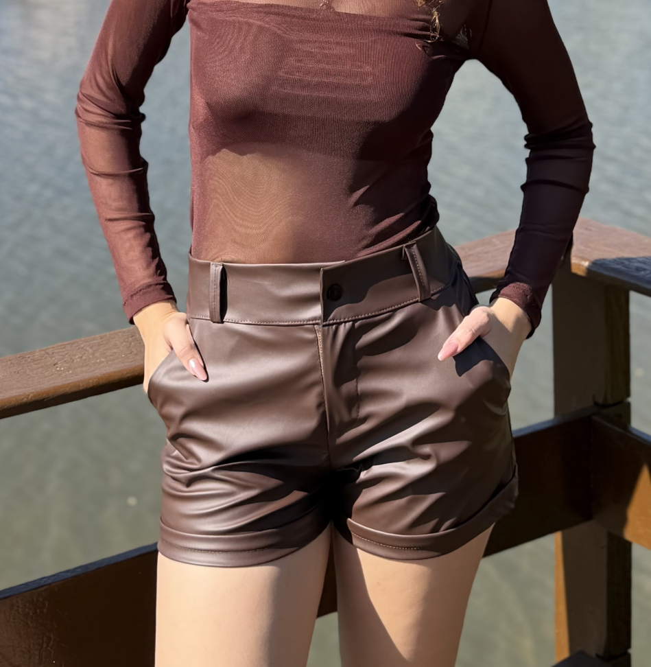 Shorts Couro