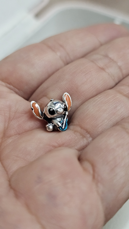 Berloque separador Stitch com violão resinado - #1