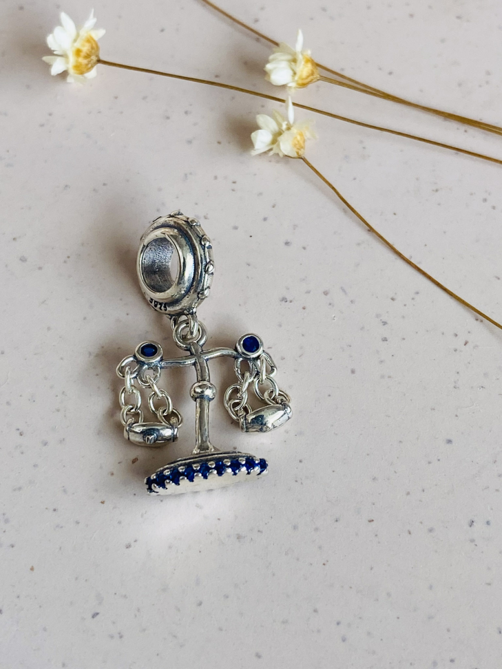 Berloque Balança Direito - #1