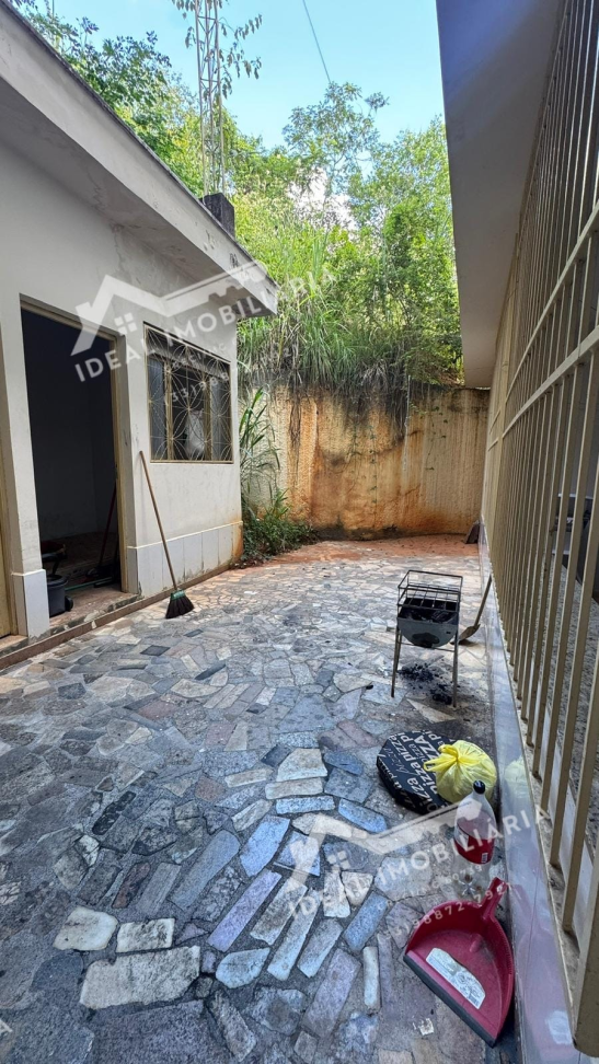 CASA A VENDA - CENTRO DE MANTENA - #15