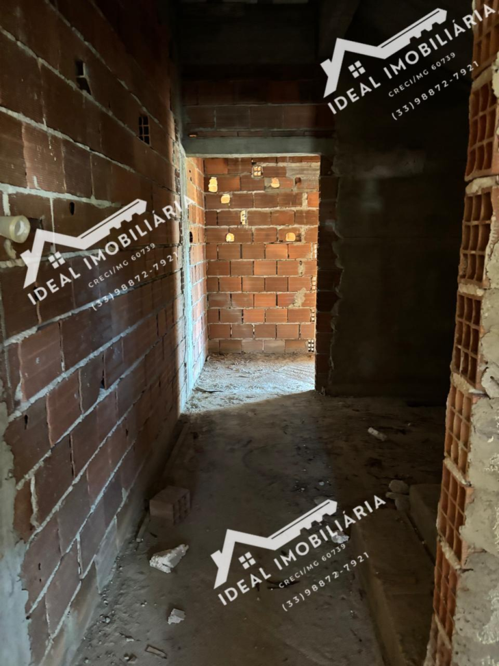 imovel a venda com dois ponto comeciais e 6 apartamentos com sala cozinha dois quartos um quato com suite e banheiro social. construção ainda sem acabamento - #23
