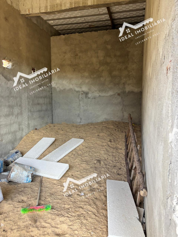 imovel a venda com dois ponto comeciais e 6 apartamentos com sala cozinha dois quartos um quato com suite e banheiro social. construção ainda sem acabamento