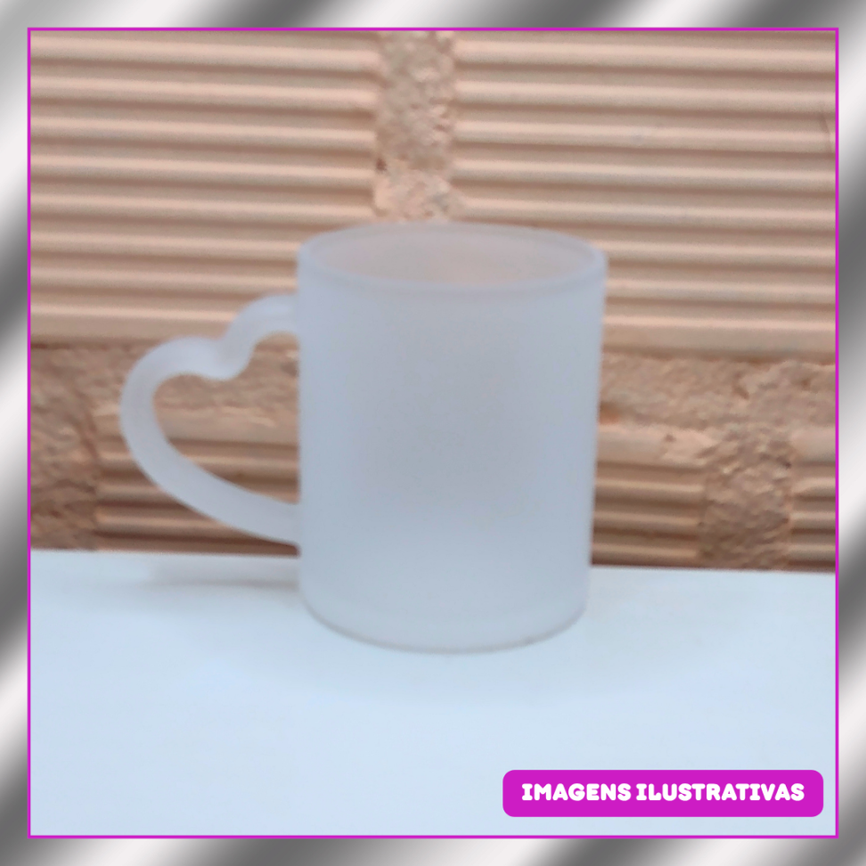 CANECAS 325ML DE VIDRO JATEADA C/ALÇA CORAÇÃO (SUBLIMAÇÃO)