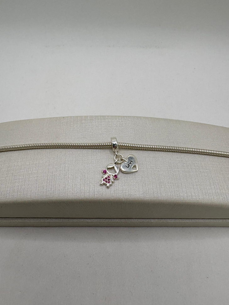 Berloque prata menina e coração love - #2