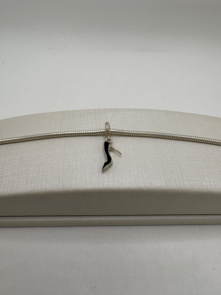 Berloque prata salto preto - #2