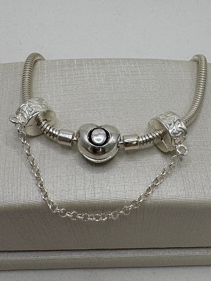 Berloque prata trava pega ladrão - #2