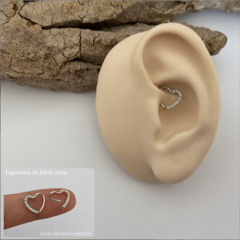 Piercing Torção Coração Zircônias Frontal Prateado