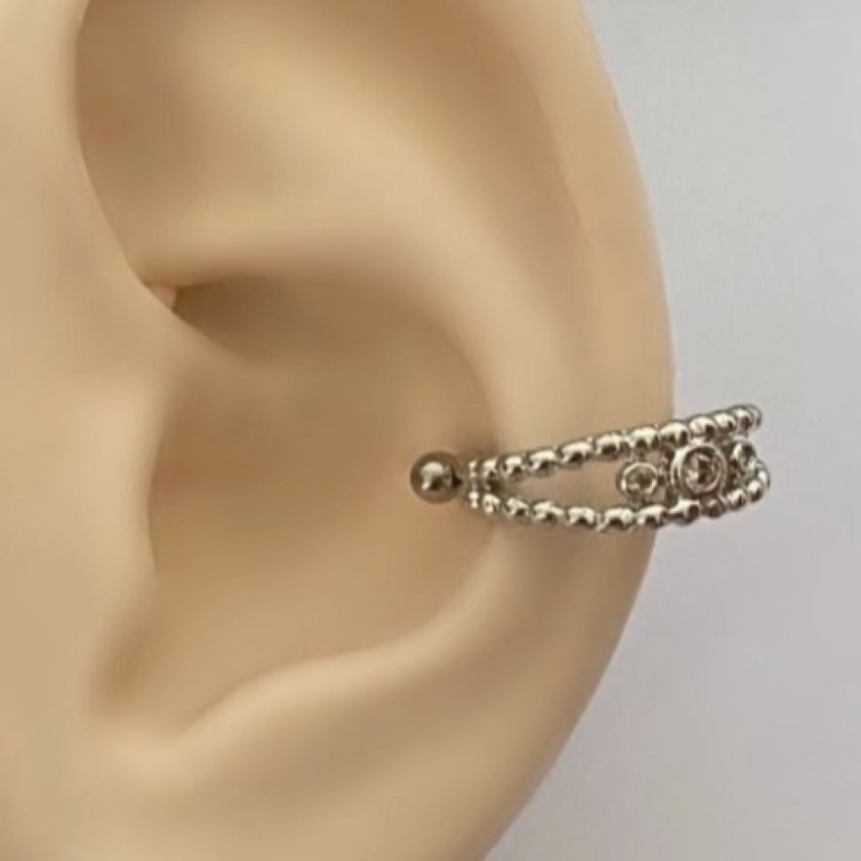 Piercing Conch Bolinhas Trinity