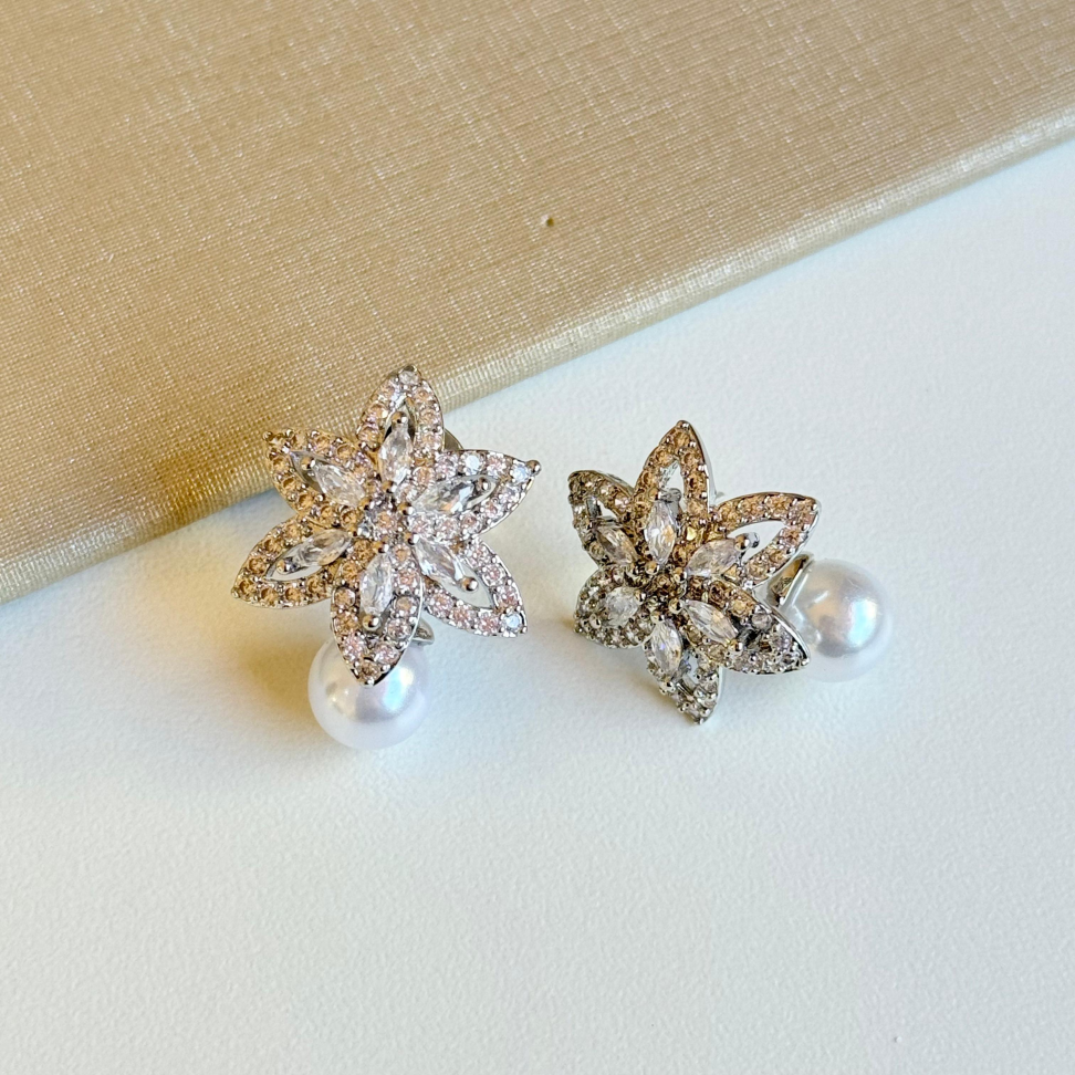 Brinco Flor de Zircônias Com Pérola - #4