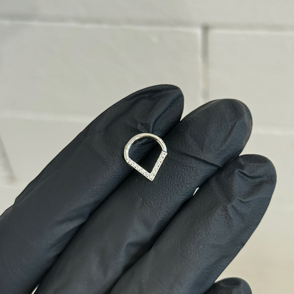 Piercing Argola Segmentada V Cravejada | Titânio