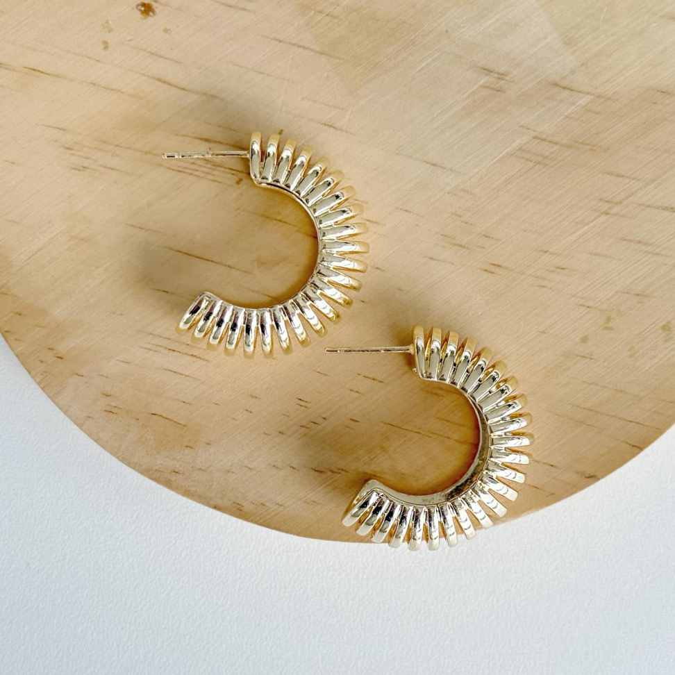 Brinco Meia Argola Caracol