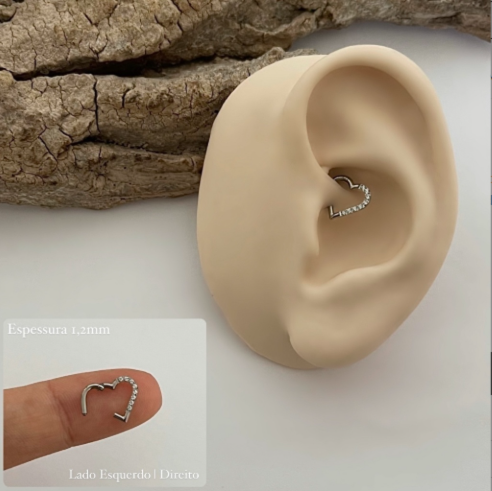 Piercing Coração Cravejado Frontal | Titânio