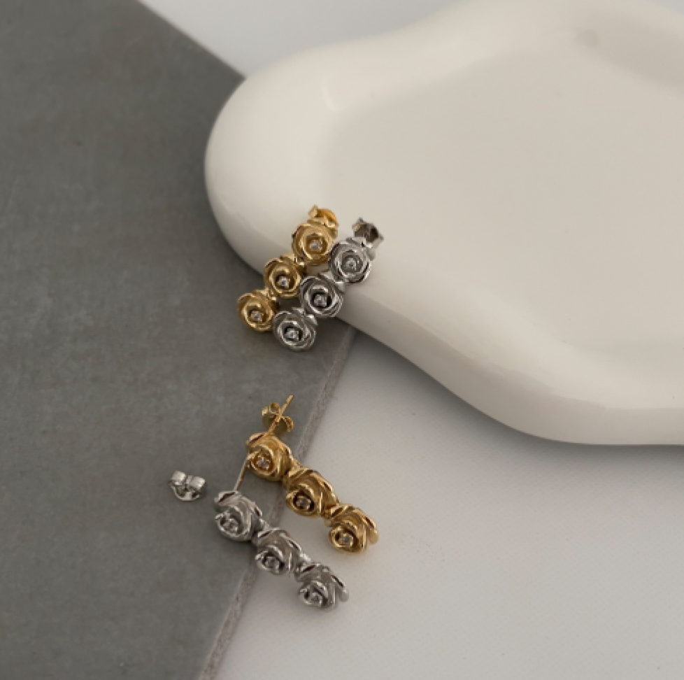 Brinco Ear Cuff Rosas Zircônias