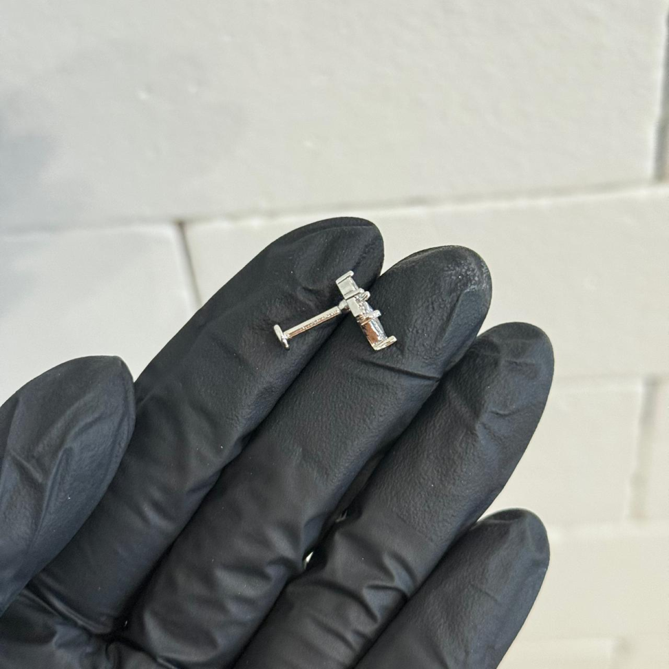 Piercing Labret Triângulo Zircônias