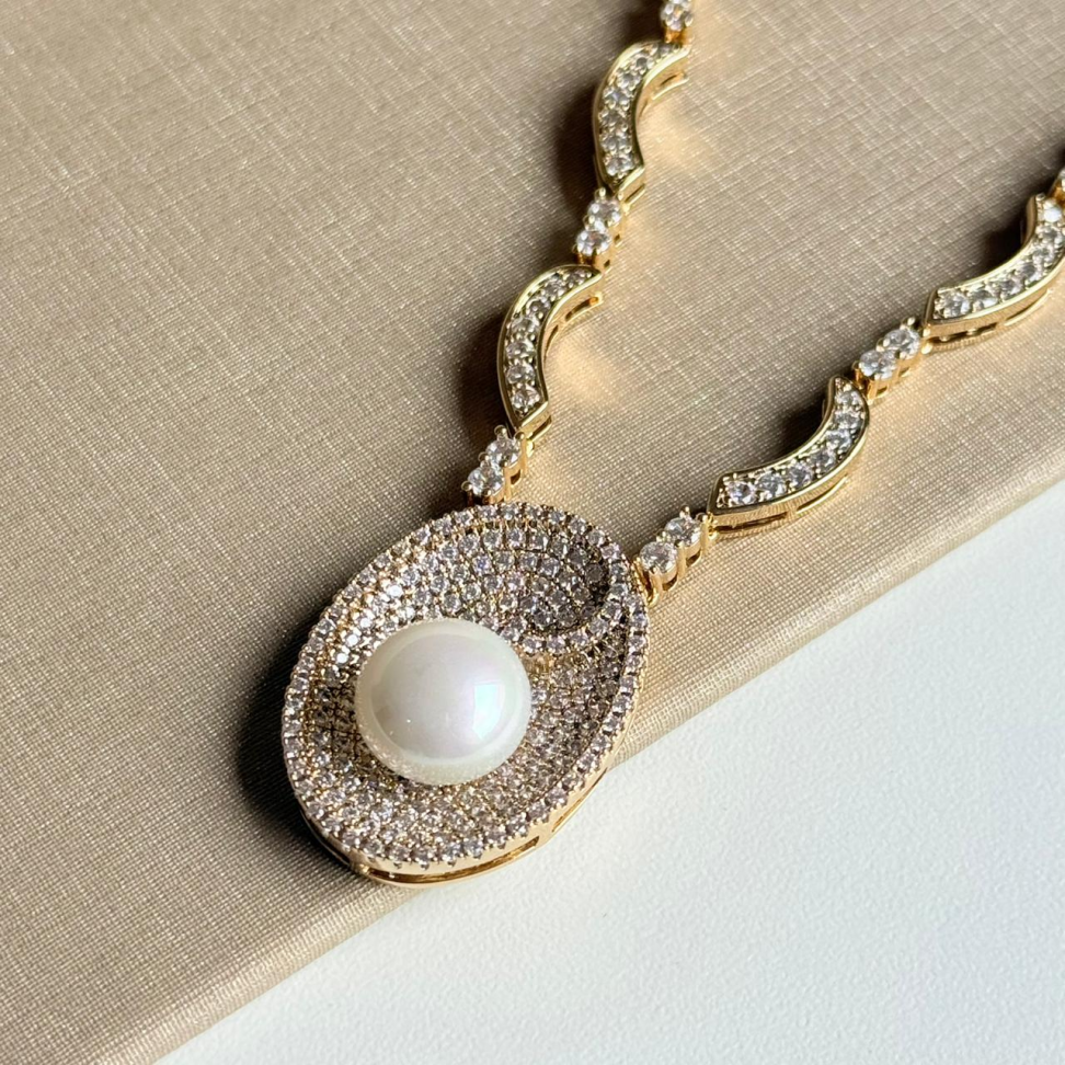 Colar Oval Pérola Zircônias