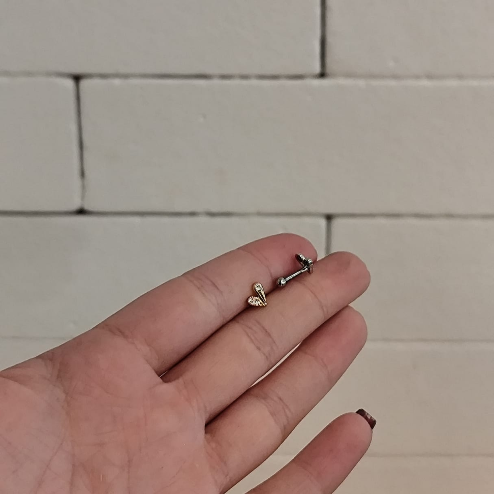 Piercing Coração Assimétrico Zircônias
