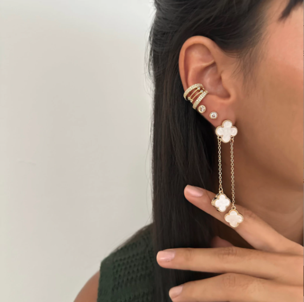 Brinco Trevo Triplo Corrente Perolado