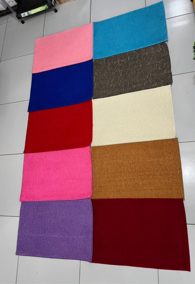 TAPETES - (50 x 78 cm) CORES DIVERSAS