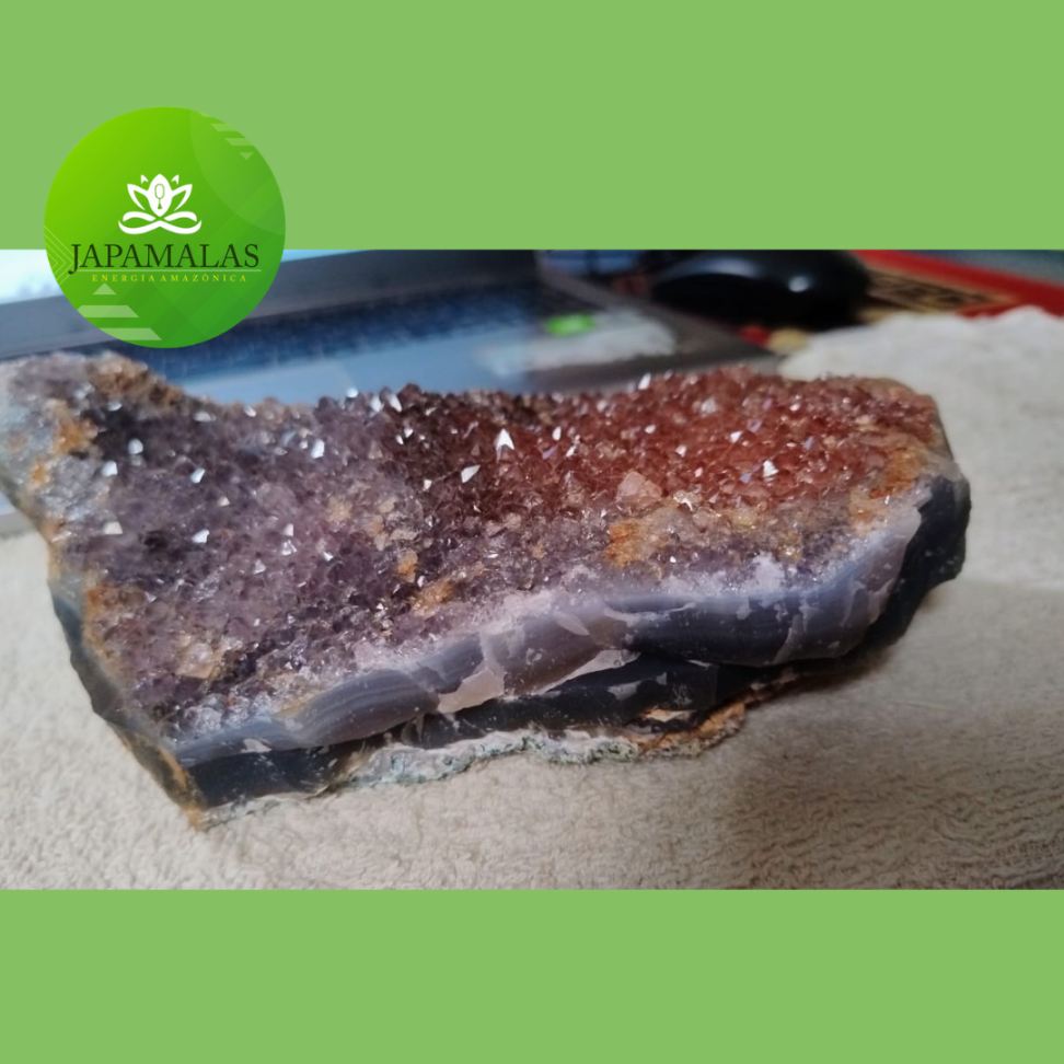 Pedra Decorativa Ametista com Base em Calcedônia - #3
