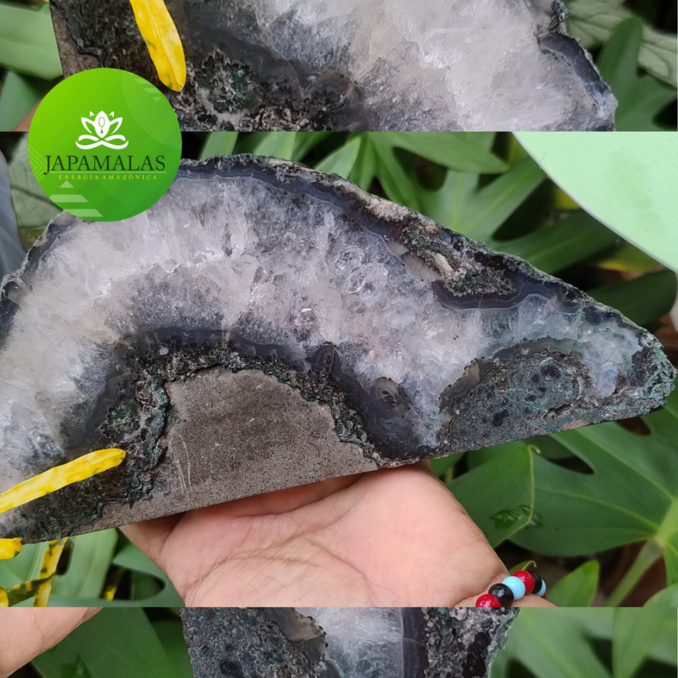 Pedra Decorativa Ametista com Base Serrada
