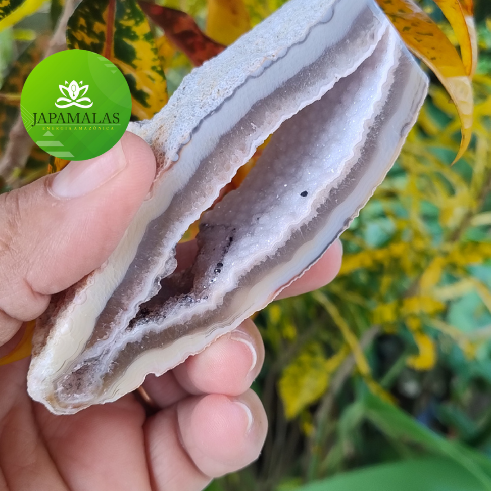 Geodo de Ágata com Drusa de Quartzo Natural – Formato Fenda Exclusivo (169g)