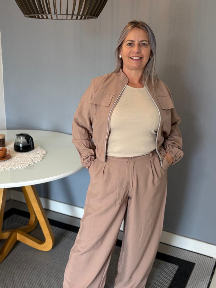 Calça Reta com Prega Frontal - #4