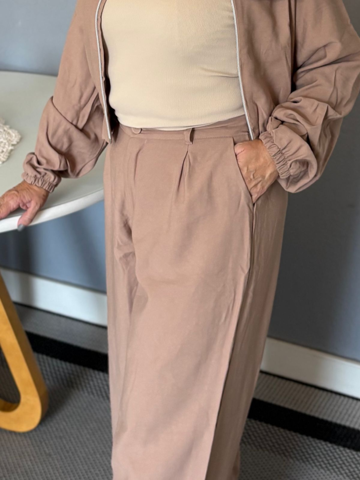 Calça Reta com Prega Frontal - #5