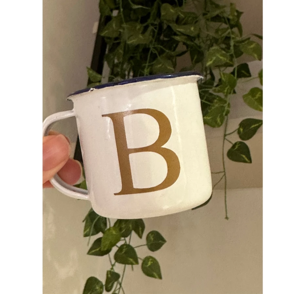 Mini Alfabeto/letras (3,5cm) adesivo vinil para xícaras/ louças inicial nome para cesta café manhã Kit com 10 letras escolha a cor (preto, branco, dourado ou prata)