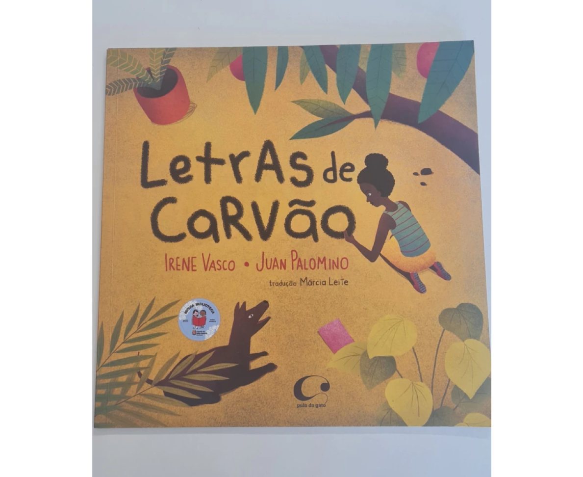 Livro Letras de Carvão