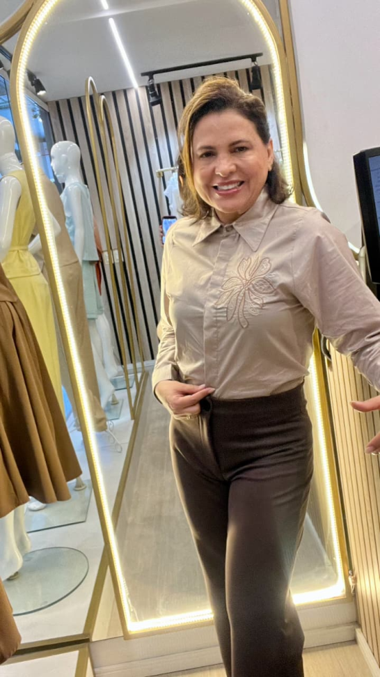 Camisa Detalhe Bordado - #3