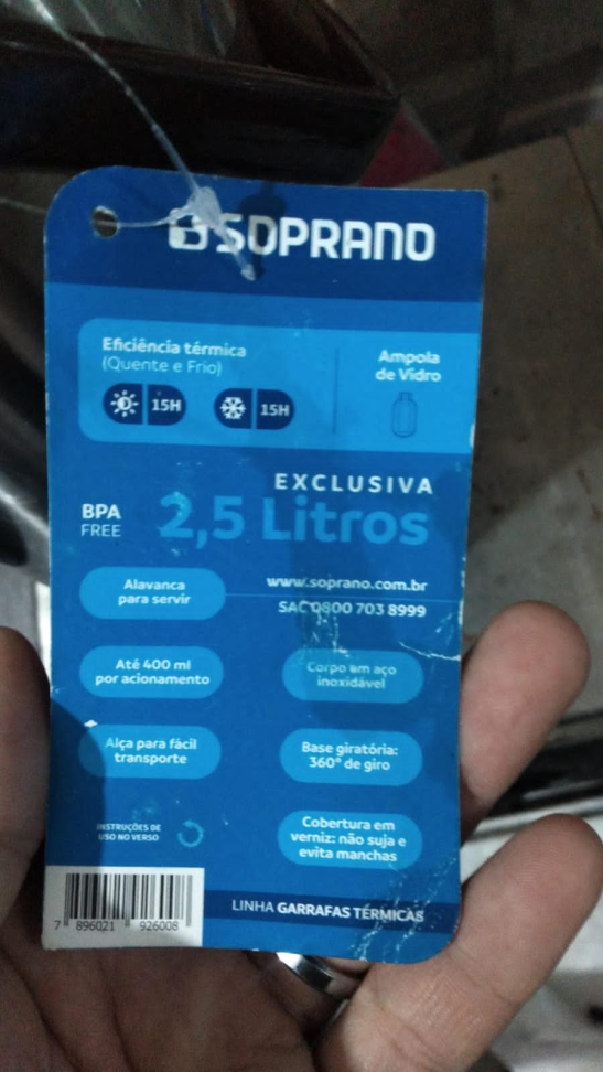 garrafa térmica de inox da marca Soprano, com capacidade de 2,5 litros.