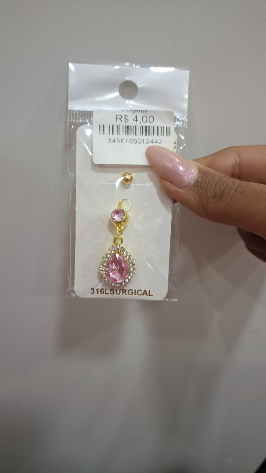 Piercing de umbigo com pingente