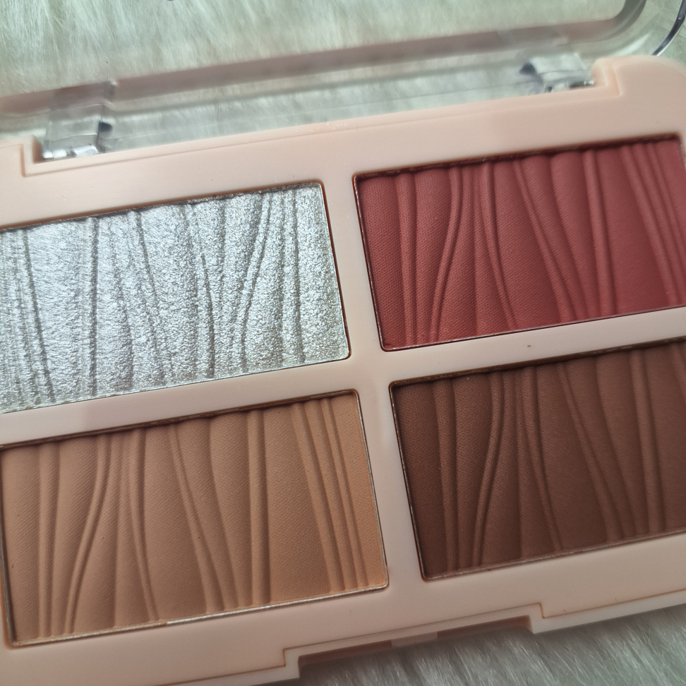 Paleta 4 em 1 Iluminador + Blush + Pó Compacto + Contorno SARAH'S BEAUTY - COR A - #1