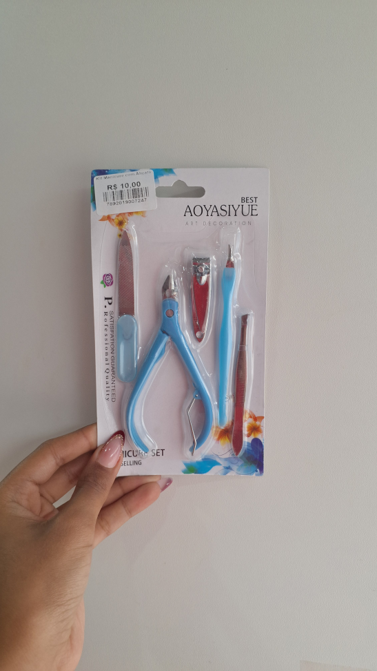 Kit manicure com alicate