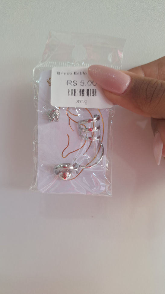 Brinco estilo piercing