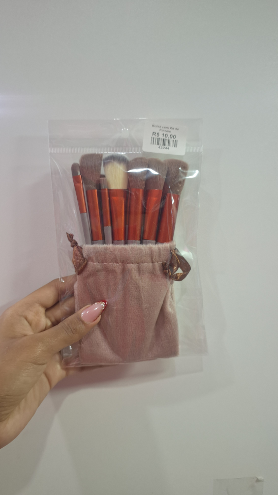 Bolsa com kit de pincéis