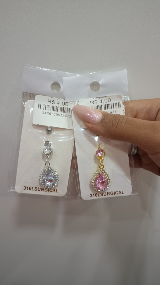 Piercing de umbigo com pingente