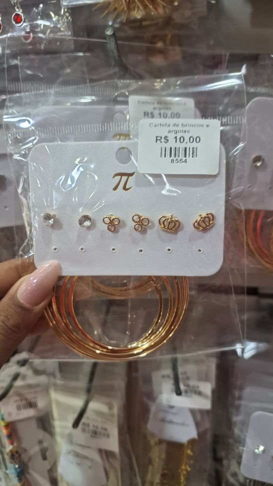 Cartela de brincos e argolas dourado