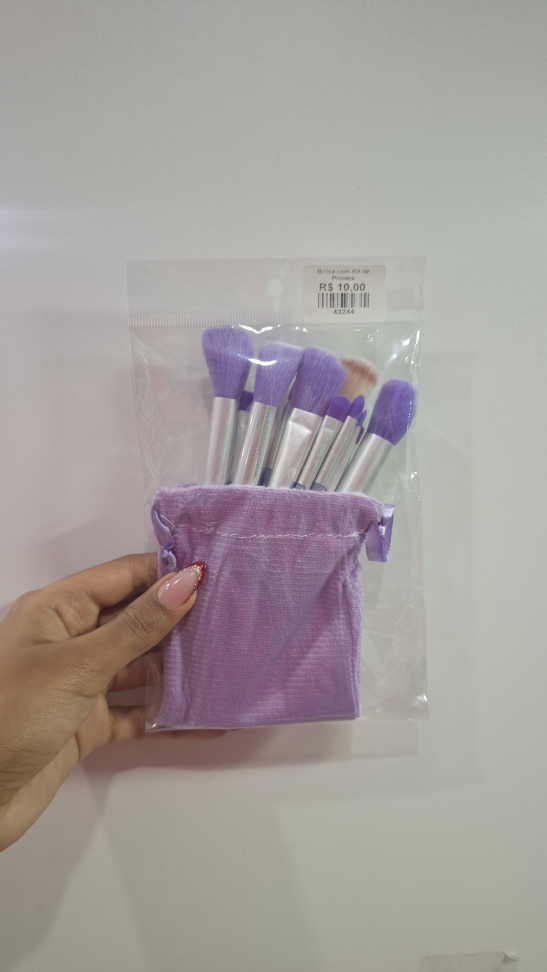 Bolsa com kit de pincéis