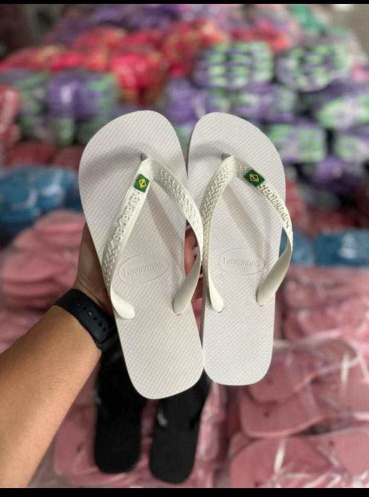 Sandália Havaianas com bandeira